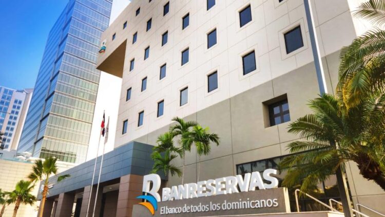 Aplazan coerción a dos empleados de Banreservas señalados por robo de RD$29 millones