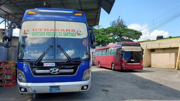 «Prohibido subir haitianos»: comunicado de empresa de transporte desata polémica
