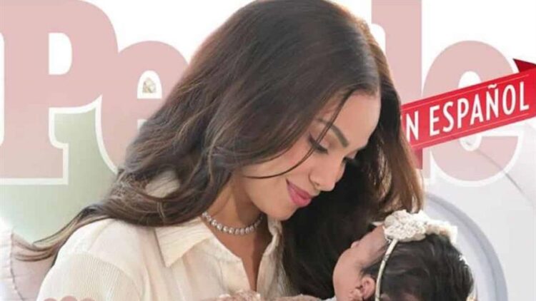 La Materialista presenta a su hija Emery.
