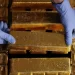 ¿Por qué el oro toca su precio más alto en un siglo? La conexión con la economía de EE.UU.