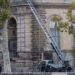 Fabricante alemán de montacargas usado por ladrones del Louvre hace publicidad con el robo