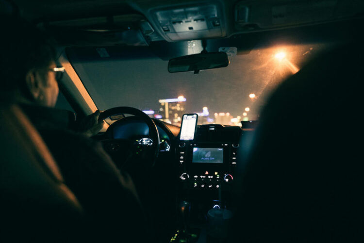 ESPECIALISTAS RECOMIENDAN EXÁMENES VISUALES PERIÓDICOS PARA EVITAR RIESGOS AL CONDUCIR DE NOCHE