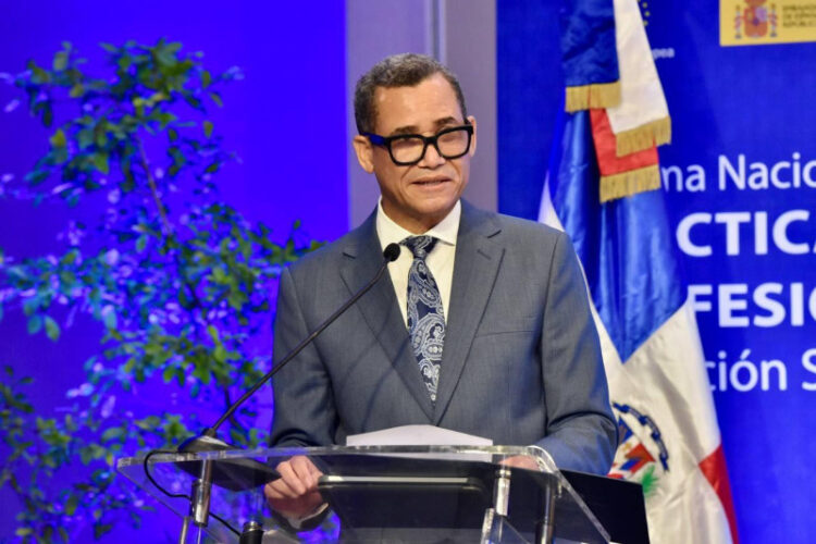 Ministro de Trabajo considera justa la indexación salarial y aboga por un enfoque apolítico