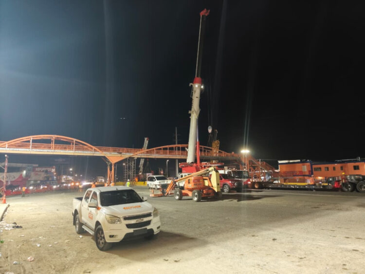 Continúan trabajos de desmonte del puente del kilómetro 9 desde tempranas horas