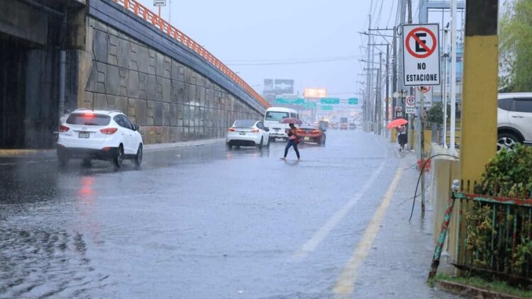 El COE emite alerta verde en 15 provincias y el Distrito Nacional por vaguada