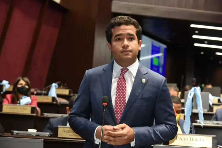 Omar Fernández plantea que indexación salarial aliviaría la economía familiar ante crisis por Irán