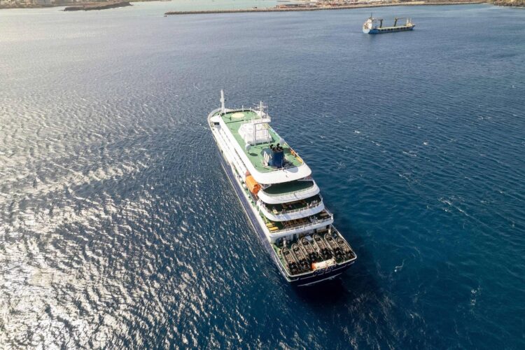 Alerta en España: evacúan crucero tras brote de hantavirus