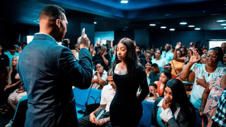 Varias influencers y cantantes dominicanas aceptan a Dios en sus vidas, se les ve en iglesias o lo confiesan