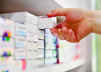 Abinader otorga más fondos para programa de medicamentos de alto costo