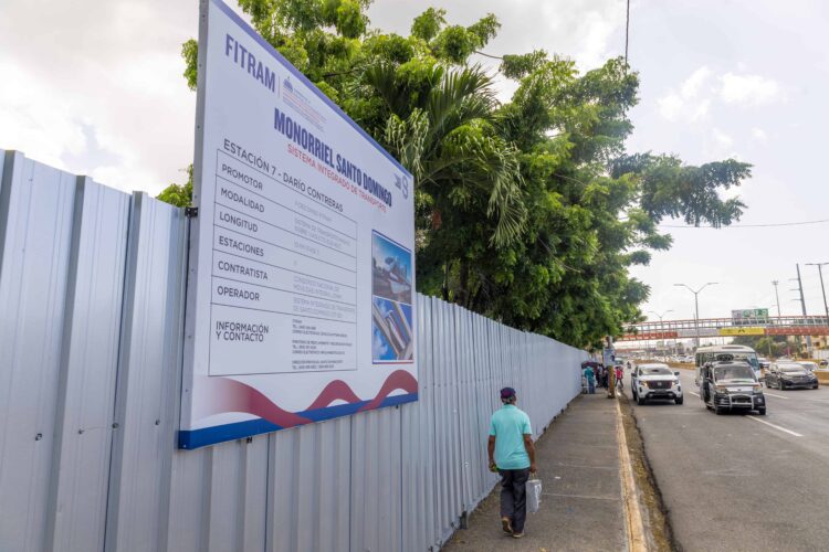 El mes de julio termina sin que se inicie la construcción del monorriel de Santo Domingo