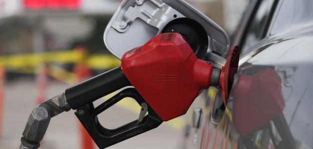 Gobierno aplica rebajas a las gasolinas para la próxima semana