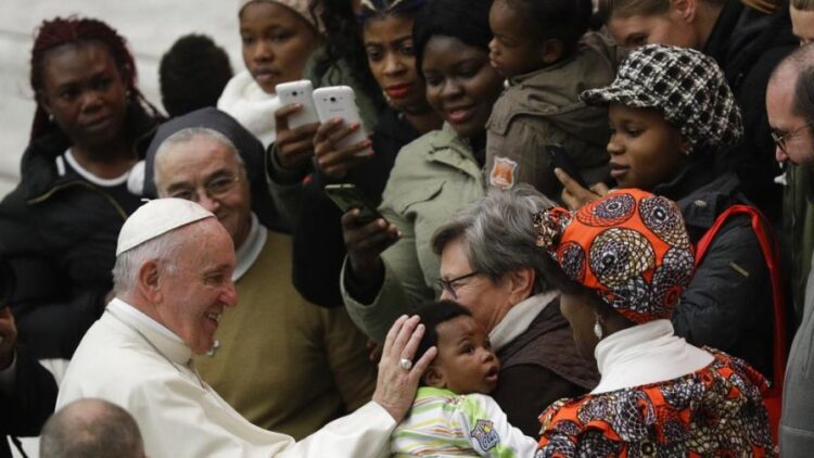 Mujeres que acusan a un conocido sacerdote de violencia sexual denuncian el silencio del Vaticano