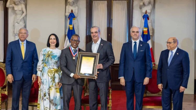 Tres historias, una misma vocación: docentes reciben la Medalla al Mérito Magisterial 2026