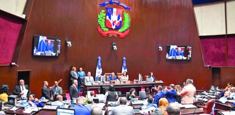 Legisladores encabezan de nuevo la lista de excusas y ausencias sin recibir sanciones