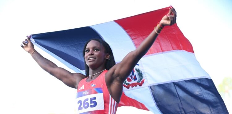 ¡RD llega a 118 medallas¡ Atletismo y karate bañan de oro al país