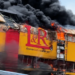 Dos incendios en menos de seis meses golpean a L&R Comercial y destruyen dos de sus tiendas