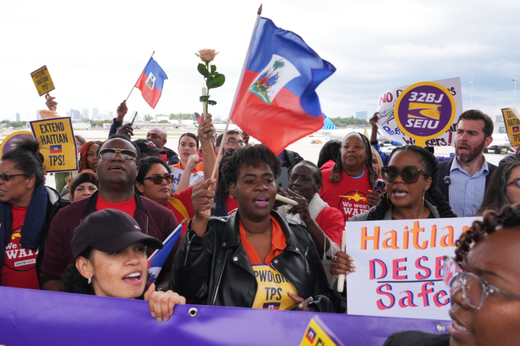Haití recibe a los primeros deportados desde EE. UU. tras el fin del TPS
